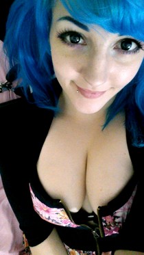 Charming blondie Emma Hix